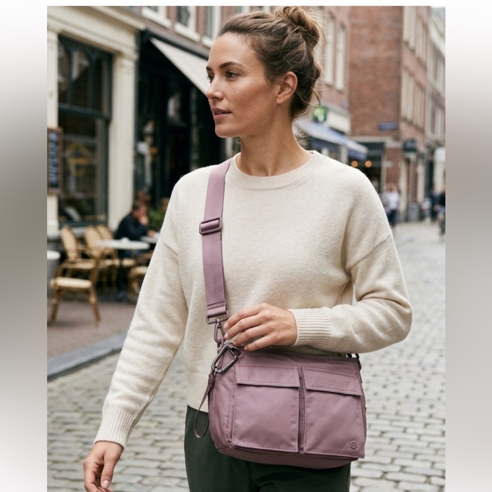 Athleta Crossbody Utility Bag in Dusty Pink